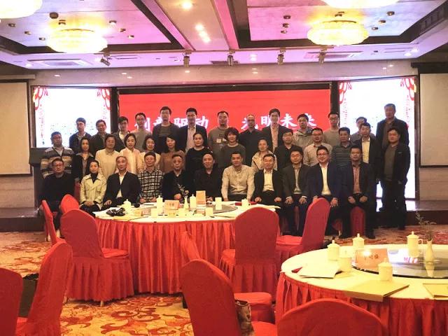 不止一個(gè)！江蘇亮彩榮獲常州市半導(dǎo)體照明產(chǎn)業(yè)技術(shù)創(chuàng)新聯(lián)盟2017年度“技術(shù)創(chuàng)新獎(jiǎng)”、“杰出貢獻(xiàn)獎(jiǎng)”